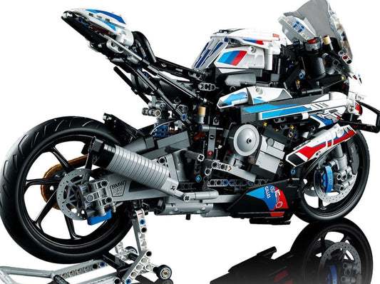 LEGO set 42130 – Bmw M 1000 RR uit de Lego Technic collectie, te huur in West- en Oost-Vlaanderen bij Brickset for You