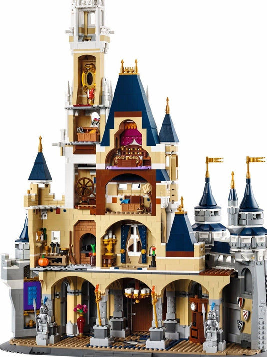 LEGO set 71040 – Het Disney kasteel uit de Lego Disney collectie, te huur in West- en Oost-Vlaanderen bij Brickset for You