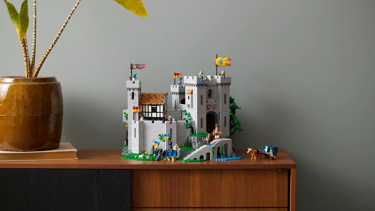 LEGO set 10305 – Leeuwenridders kasteel uit de Lego Creator Expert collectie, te huur in West- en Oost-Vlaanderen bij Brickset for You
