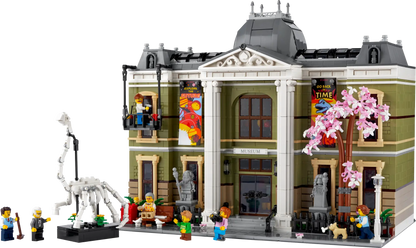 LEGO set 10326 – Natuurhistorisch museum uit de Lego Icons collectie, te huur in West- en Oost-Vlaanderen bij Brickset for You