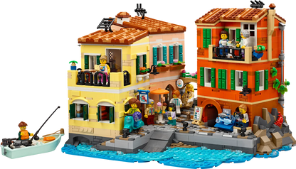 LEGO set 21359 – Italiaanse Rivièra–  uit de Lego Ideas collectie, te huur in West- en Oost-Vlaanderen bij Brickset for You