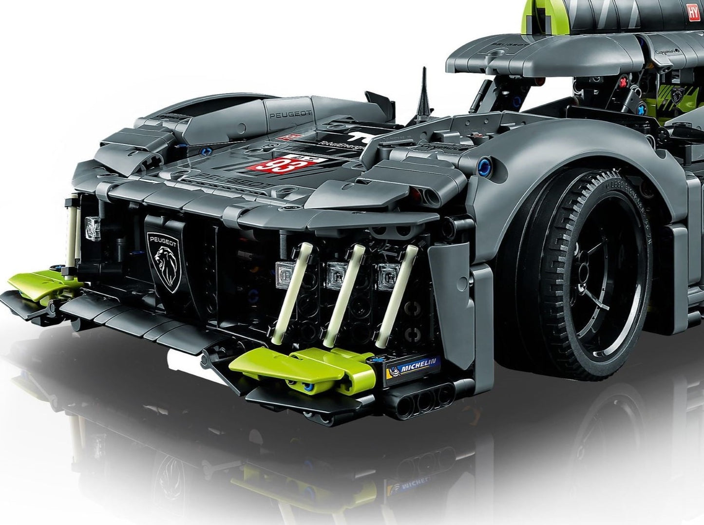 LEGO set 42156 – Peugeot 9X8 24H Le Mans Hybrid Hypercar uit de Lego Technic collectie, te huur in West- en Oost-Vlaanderen bij Brickset for You
