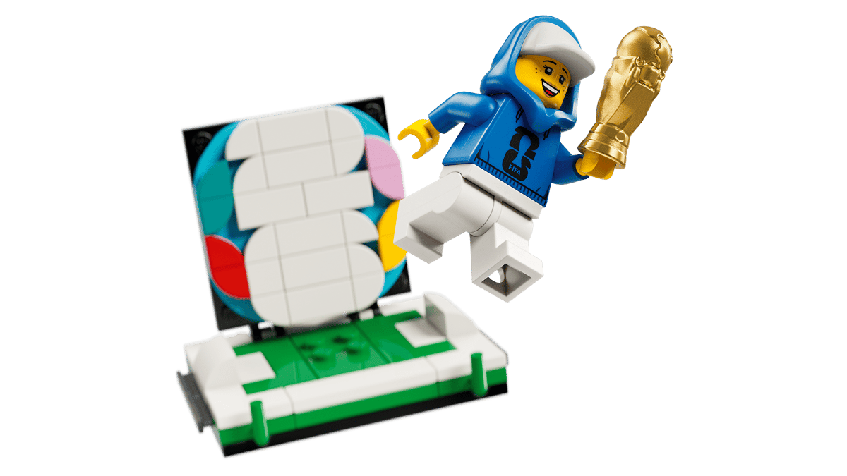 LEGO set 43020 – Officiële FIFA World Cup™ trofee  –  uit de Lego Editions collectie, te huur in West- en Oost-Vlaanderen bij Brickset for You