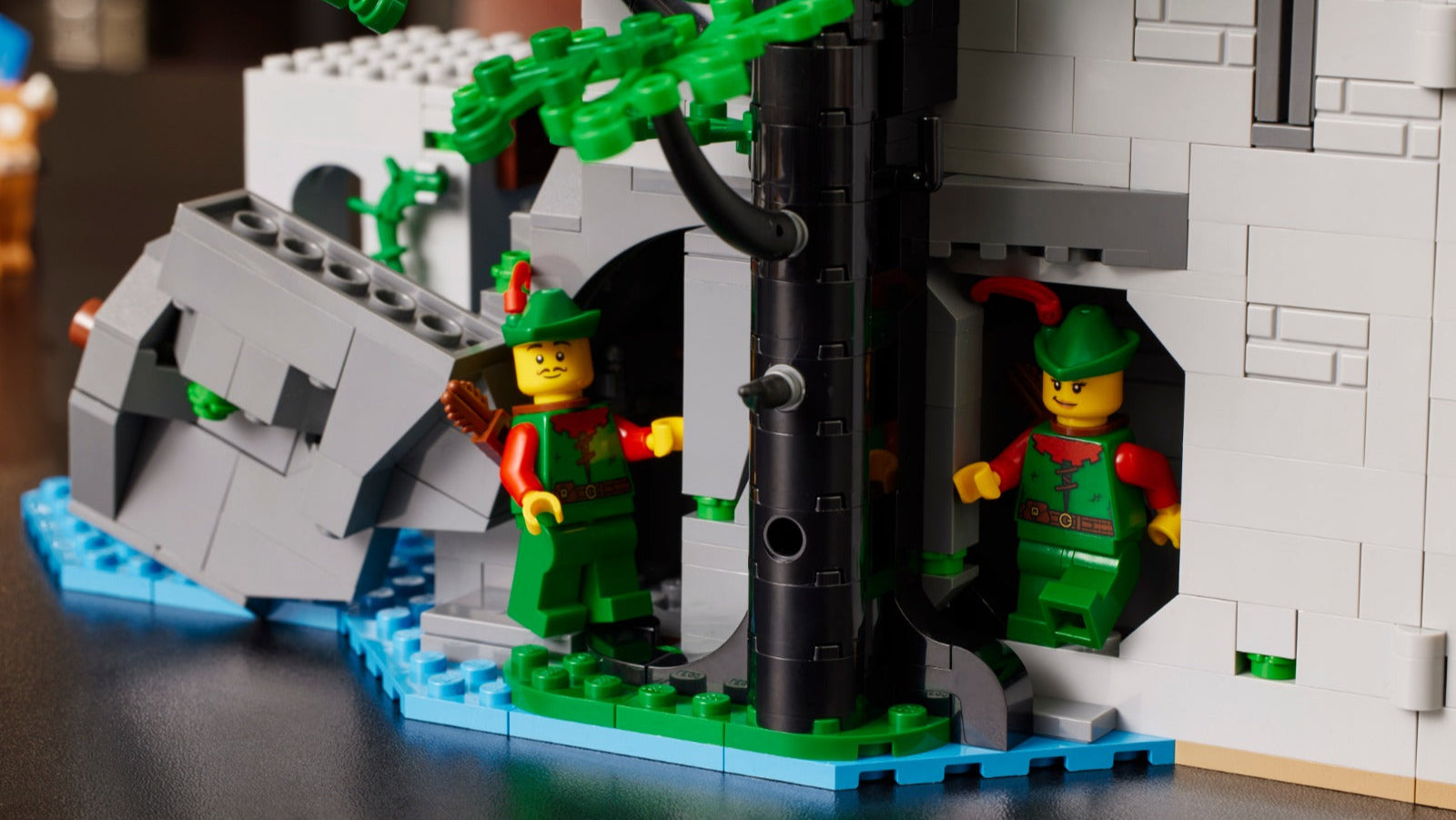 LEGO set 10305 – Leeuwenridders kasteel uit de Lego Creator Expert collectie, te huur in West- en Oost-Vlaanderen bij Brickset for You