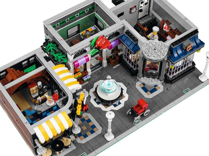 LEGO set 10255 – Gebouwenset uit de Lego Creator Expert collectie, te huur in West- en Oost-Vlaanderen bij Brickset for You