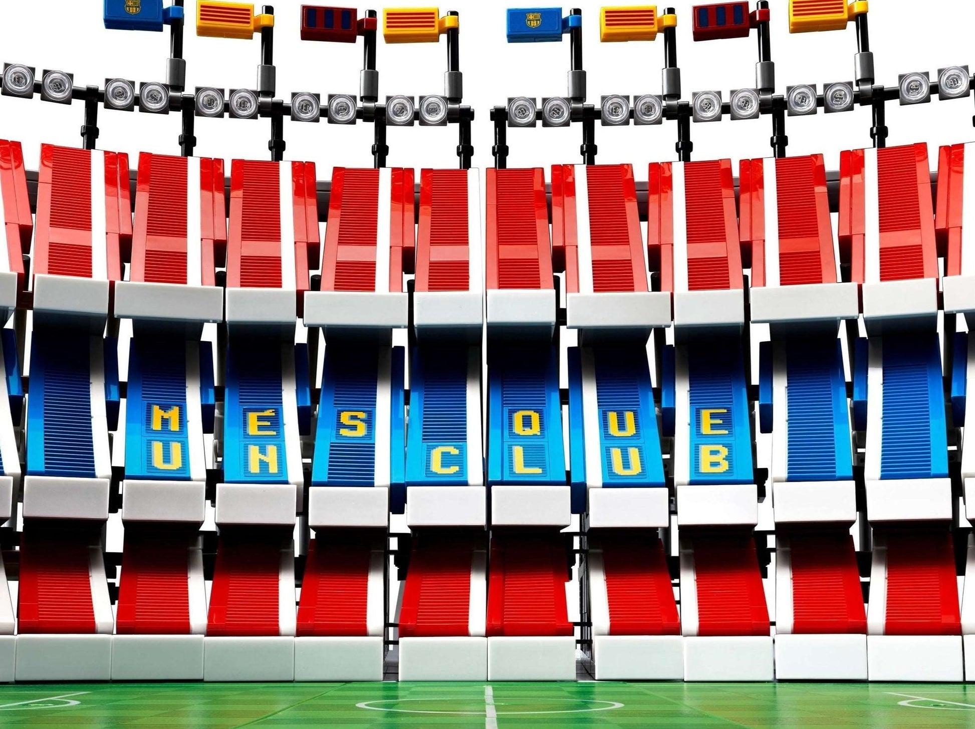LEGO set 10284 – Camp Nou – FC Barcelona uit de Lego Creator Expert collectie, te huur in West- en Oost-Vlaanderen bij Brickset for You