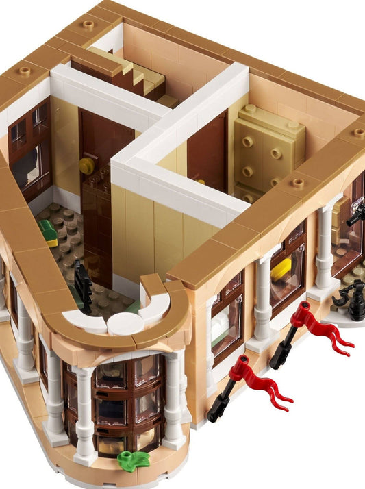 LEGO set 10297 – Boetiekhotel (Set 1) uit de Lego Creator Expert collectie, te huur in West- en Oost-Vlaanderen bij Brickset for You