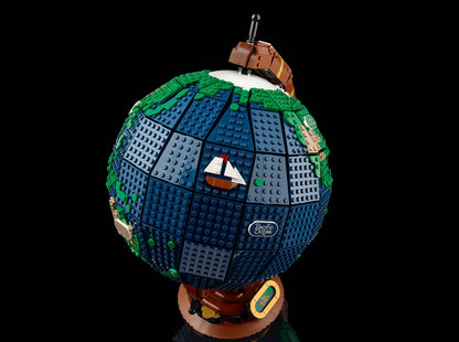 LEGO set 21332 – Wereldbol uit de Lego Ideas collectie, te huur in West- en Oost-Vlaanderen bij Brickset for You