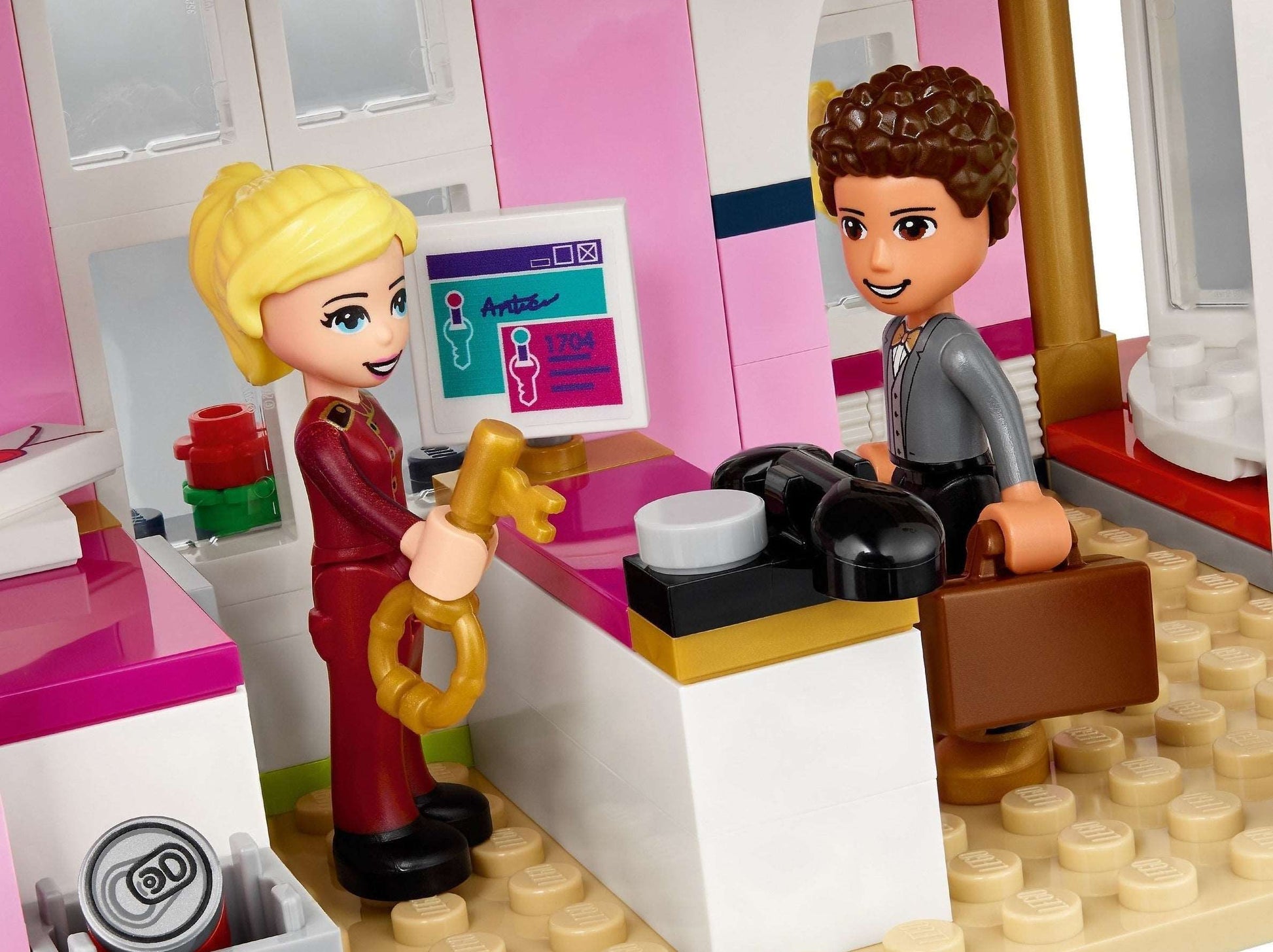 LEGO set 41684 – Heartlake City Grand Hotel uit de Brickset for Kids collectie, te huur in West- en Oost-Vlaanderen bij Brickset for You