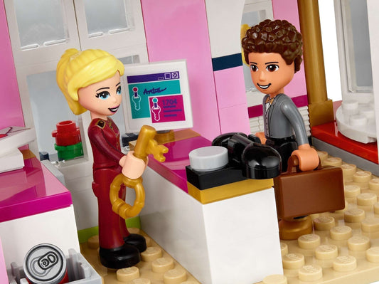 LEGO set 41684 – Heartlake City Grand Hotel uit de Brickset for Kids collectie, te huur in West- en Oost-Vlaanderen bij Brickset for You