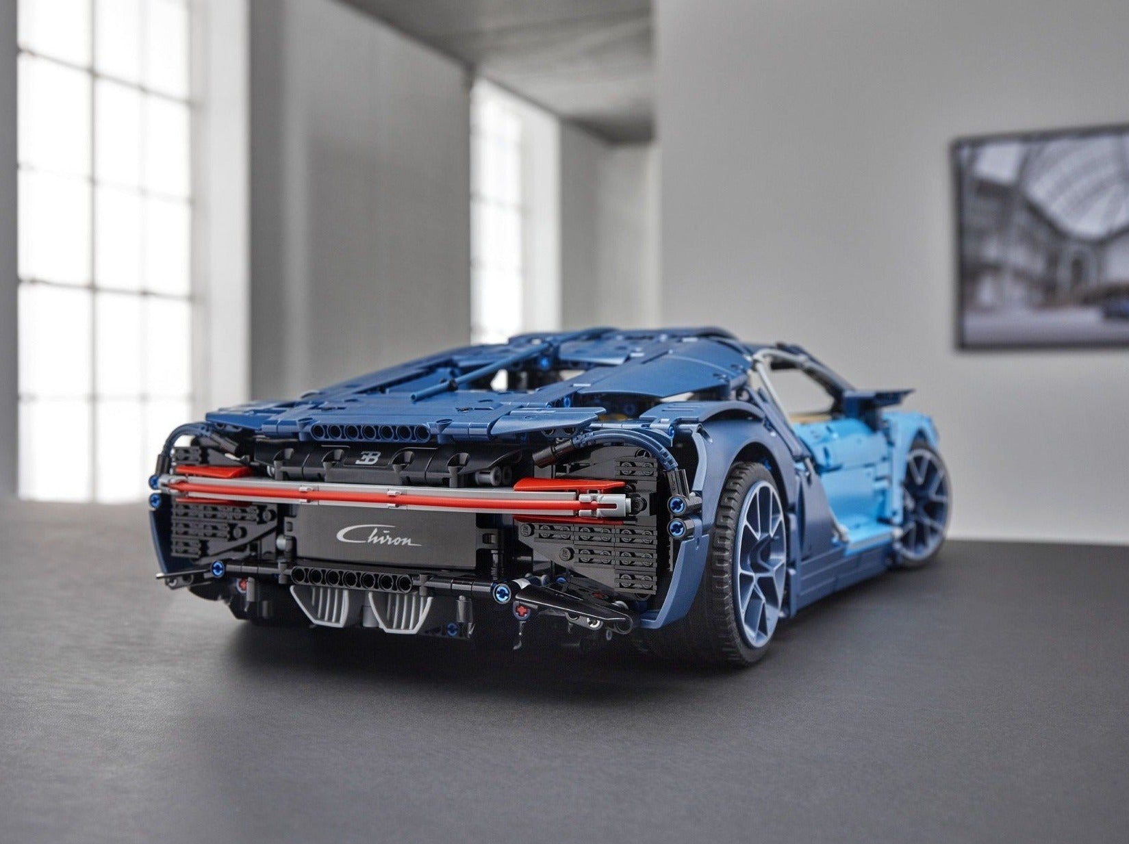 LEGO set 42083 – Bugatti Chiron uit de Lego Technic collectie, te huur in West- en Oost-Vlaanderen bij Brickset for You