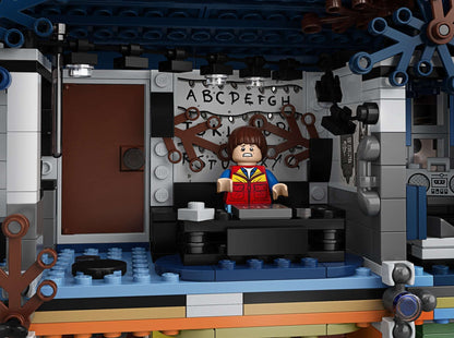 LEGO set 75810 – The Upside Down uit de Lego Stranger Things collectie, te huur in West- en Oost-Vlaanderen bij Brickset for You