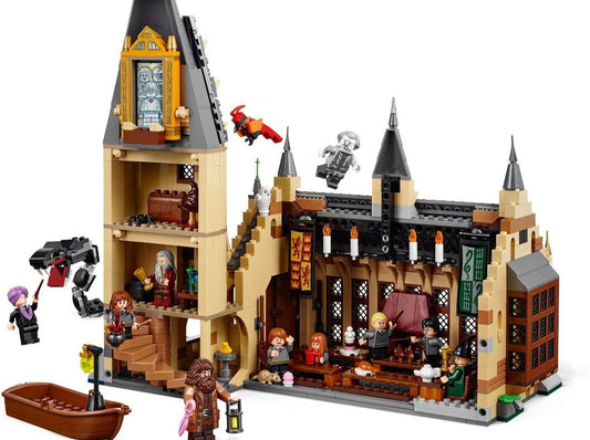 LEGO set 75954 – De Grote Zaal van Zweinstein™ uit de Lego Harry Potter collectie, te huur in West- en Oost-Vlaanderen bij Brickset for You