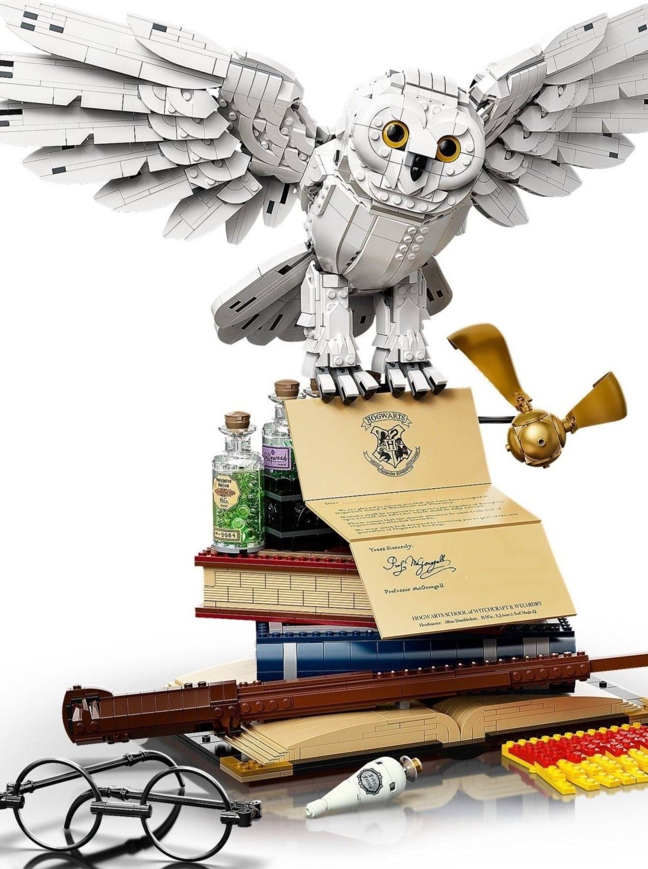 LEGO set 76391 – Zweinstein™ Iconen - verzamelobjecten uit de Lego Harry Potter collectie, te huur in West- en Oost-Vlaanderen bij Brickset for You