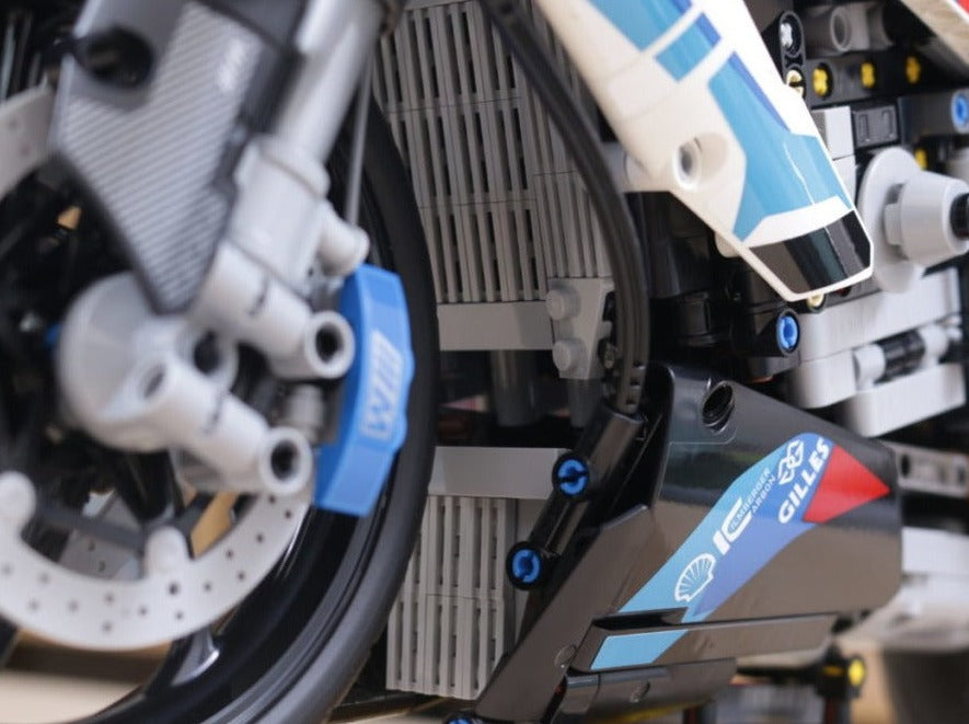 LEGO set 42130 – Bmw M 1000 RR uit de Lego Technic collectie, te huur in West- en Oost-Vlaanderen bij Brickset for You